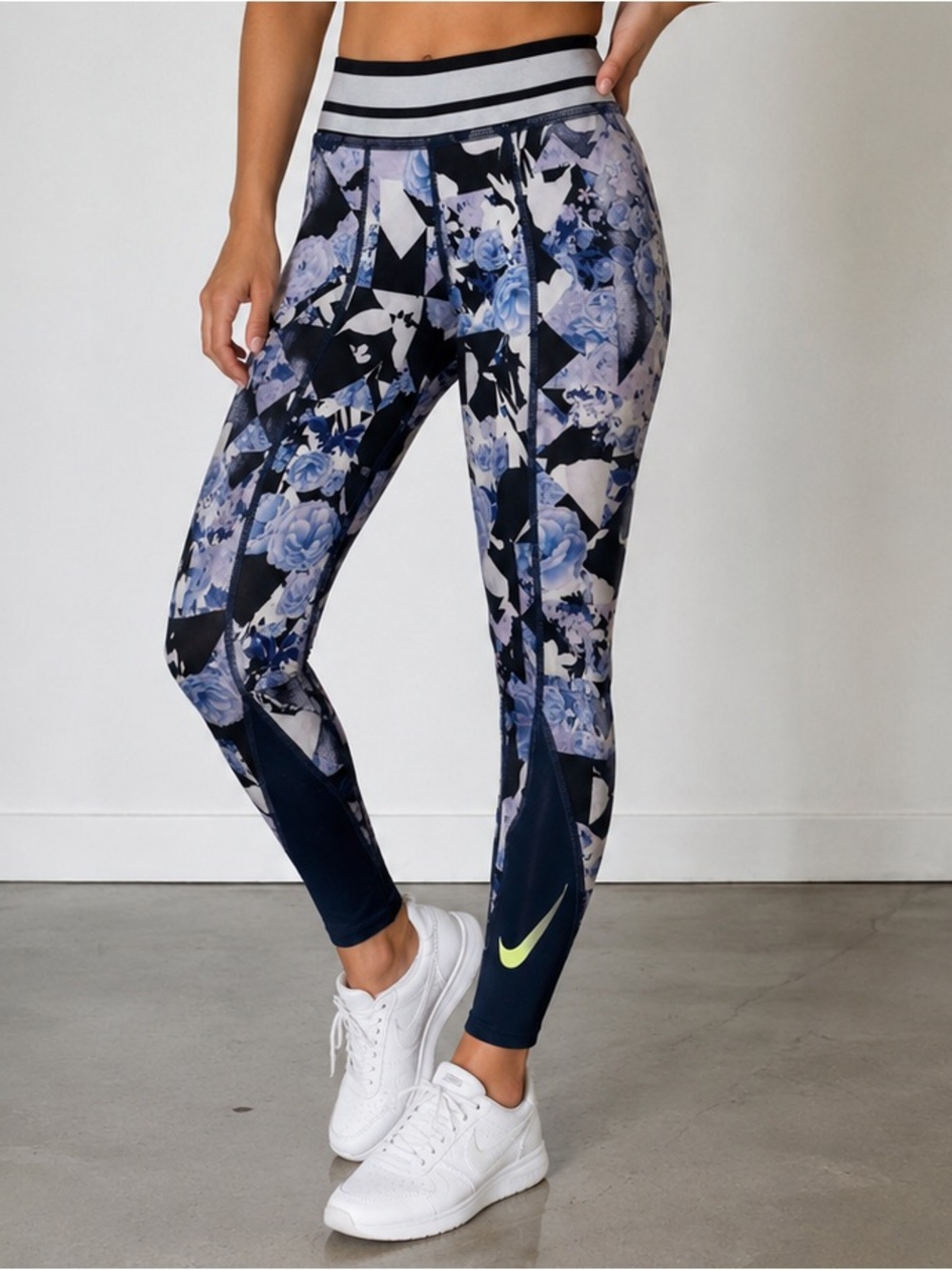 Nike Dri-FIT Floral Print Crop Leggings | XS | Blue Multi Training Tights